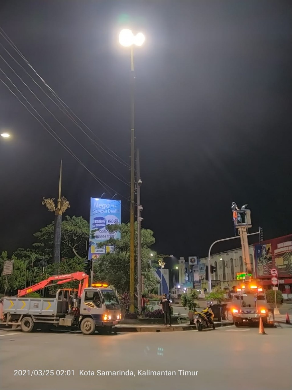 Pemasangan Lampu Sorot Simpang Lembuswana