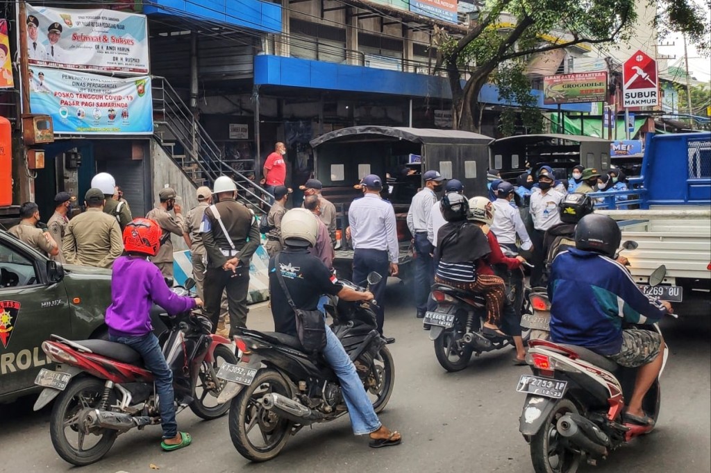 Kegiatan penertiban PKL di kawasan Pasar Pagi